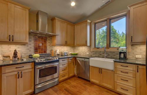 Fairway Favorite - Walk to Tahoe City Shops, Dining & Lake - Pet Friendly - Foto 8