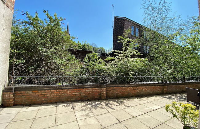 Studio - Sleeps 2 - Pets - Terrace - Parking - Photo 13