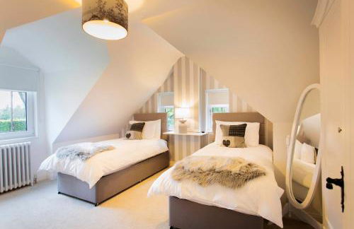 Stunning 4-Bedroom Country House with Hot Tub & Sauna near Loch Lomond - Foto 16