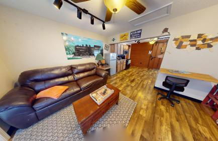 Train Themed Hobo Hideaway Near City Square - Foto 24