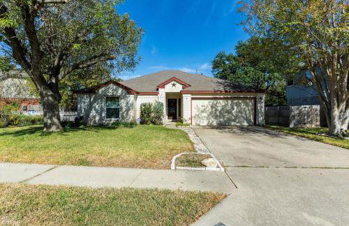 Cozy 3BR Retreat with Outdoor Dining & BBQ Grill - Foto 8