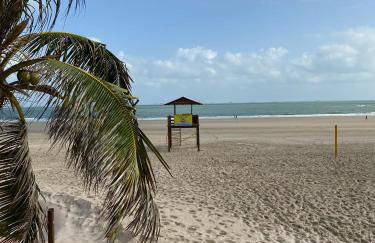 Apartamento amplo perto da Praia da Litorânea - Carmona Temporadas - Foto 5