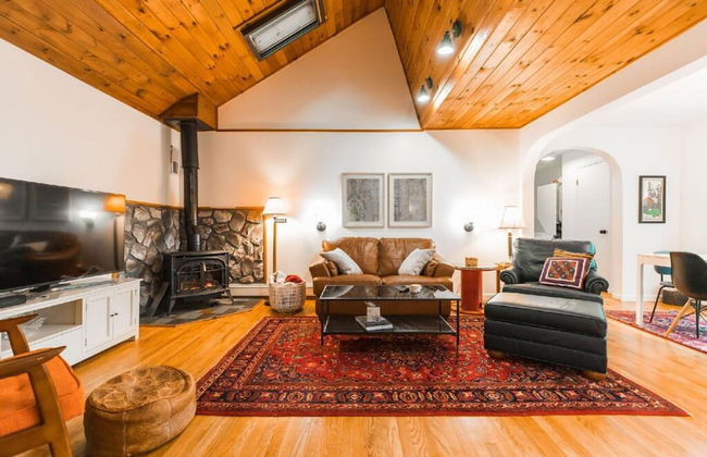 Twin Cabin I - Hot Tub Firepit Hiking Retreat - Foto 3