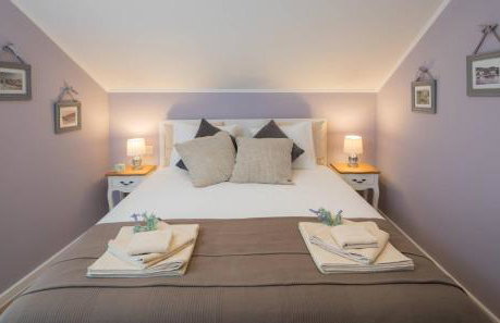 Zlatin Dvor - apartments for 3, terrace, Trogir center, beach at 5-min, BIKE friendly - Foto 8