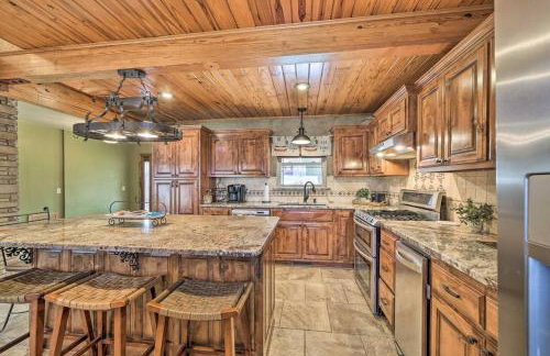 Lakeside Haven with Sandy Beach, Sleeps 12, 3 Bath - Foto 24