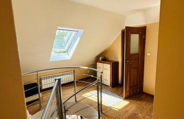 Pod skrzydłami - Foto 17