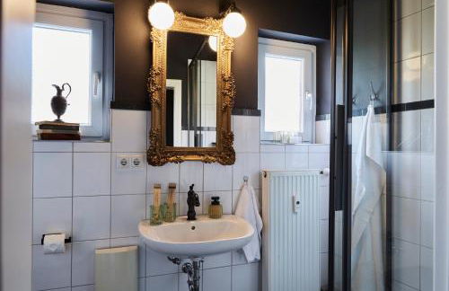 Little Wizard Apartment Hamburg - bis 4 Personen - 44 qm - Küche - Smart TV - kostenloser Parkplatz - Foto 9