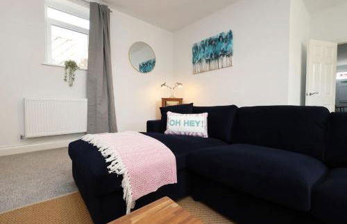 Modern 3 Bed - M4 ACCESS - Wi-Fi - Photo 39