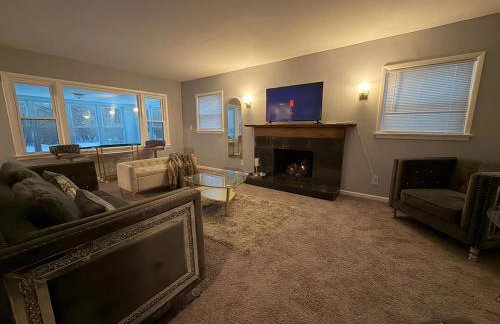 TheCreekHouse 5BR Sanctuary w Sunroom and Games - Foto 24