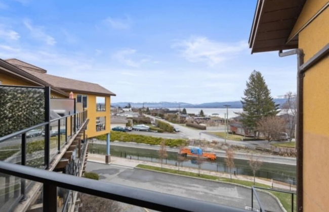 Beachfront Lakeview Condo at Barona - Photo 22