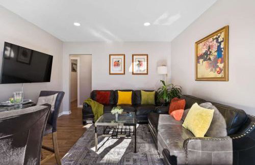 3BR Home 2 Baths Bonus Room, Minutes to NYC - Photo 1