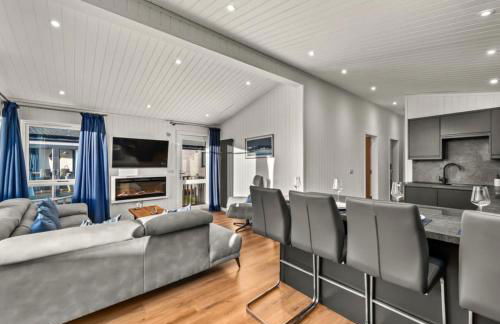 Finest Retreats - Silverwood Deluxe Chalet - Photo 7