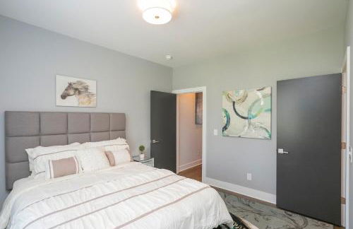 Luxury Townhome Skyline Views Mins To DT - Foto 48