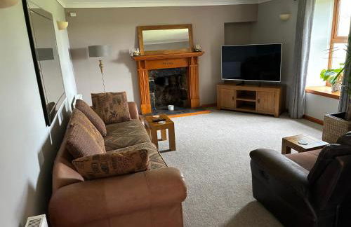 Cottage Farmhouse - Photo 3