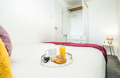 Free parking, Private Garden and Netflix, Charming Elegant 2 bedroom House Nottingham - Photo 5