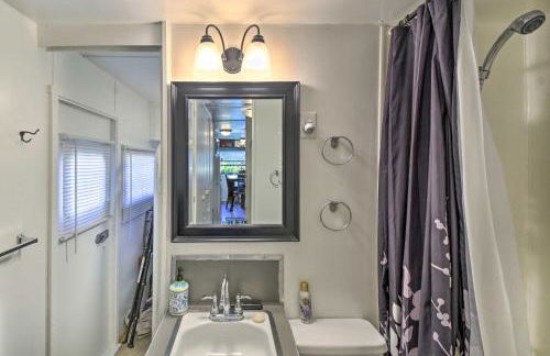 Coastal PNW Gem with Hot Tub - Walk to Beach! - Foto 7