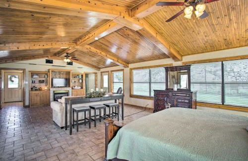 Pet-Friendly Efficiency Cottage with Pool! - Foto 17