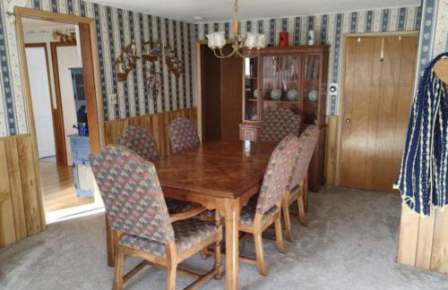 Entire Home - 4 Bedroom - Canandaigua - Steps Off Downtown - Walking distance to Restaurants, Shops, Breweries & Pubs - Foto 4