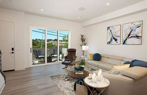 Luxury NEW Residence with Private Rooftop, Downtown in minutes - Foto 8