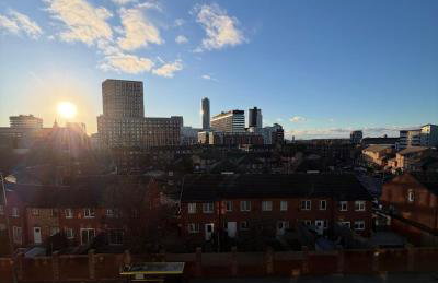 Central Liverpool 2-Bed Balcony Apartment by StaySavvy Accommodation - Photo 12