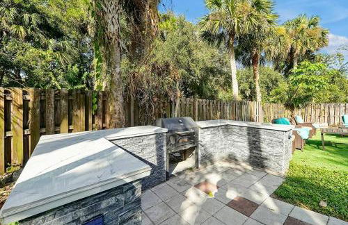 Poolside Cocoa Oasis w/ Tiki Bar! - Foto 4