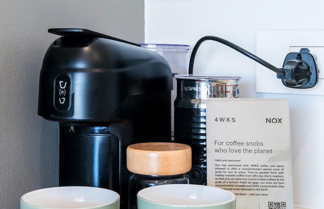 Urban Chic Apartment Close to Waterfront Warwick - Photo 25