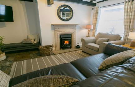 Sailors Return - Photo 9