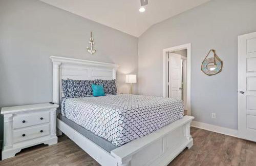 Steps to the Beach | Tiki Bar Fun | Epic Bay Views | Sleeps 8 - Foto 27