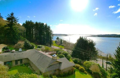 Dunes Coastal Getaway - Photo 15