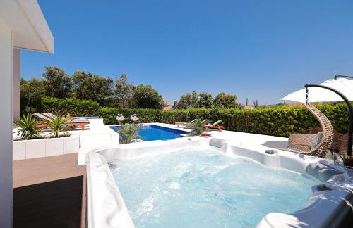 Villa Pino with Pool, Sauna & Jacuzzi - Foto 13