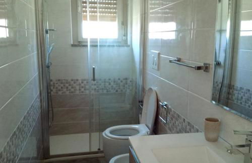 Appartamento con veranda e giardino a 75 m dal mare - Foto 7