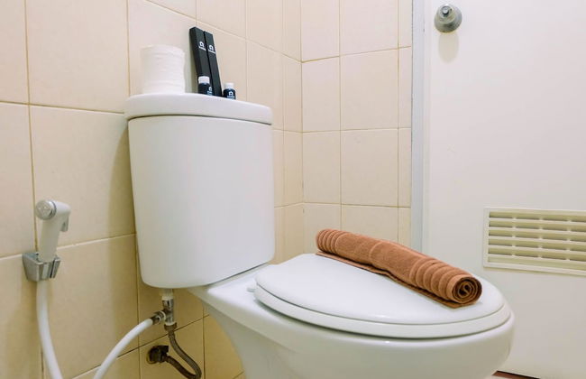 Homey and Stylist 1BR Gading Icon Apartment - Photo 13