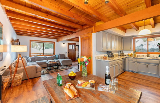 Indigo Owl by Avantstay Cabin w Firepit Minutes to Lake Slopes - Photo 15