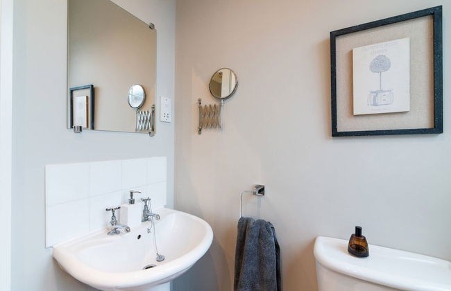 Modern Living 2 Bedroom Apartment South Wilmslow - Photo 15