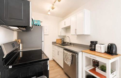 Colorful downtown condo, 2 bedrooms, king bed - Foto 8