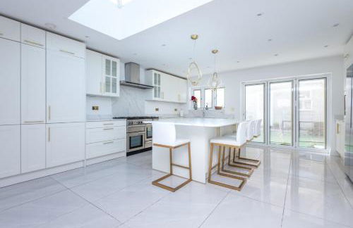 Spacious 4BR Home Garden & Office Space - Foto 1