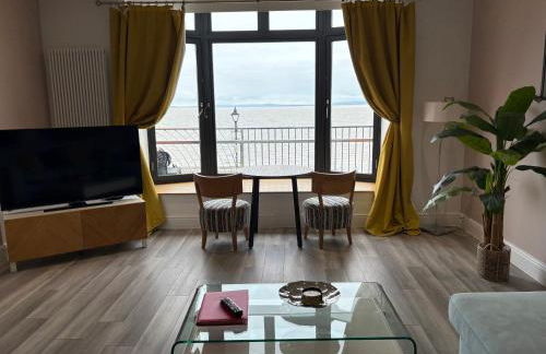 Luxury 1BR Seafront Apartment - Photo 6