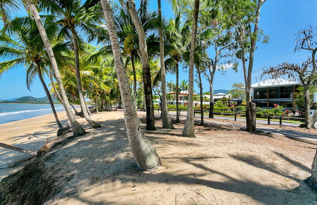 Reeflections Beachfront Holiday House - Photo 17