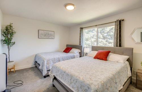 Relax Fireside and Play Pool! Home 4 Mi to Dtwn Reno - Foto 28