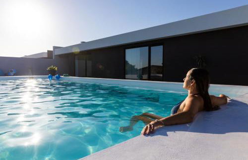 One of a Kind #PDL Luxury Retreat - Photo 1