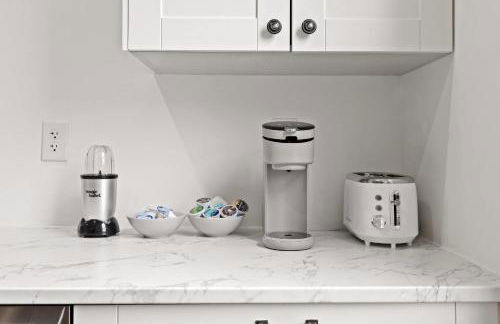 Charming 2nd-Floor Flat 3BR 2BA Free Parking - Foto 13