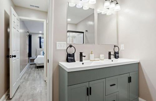 Chic Boho Retreat Near Downtown - Photo 36