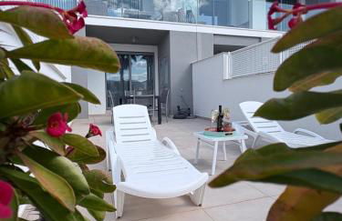Apartamento en primera línea de playa, con piscina y garaje en Torrox Costa - Photo 12