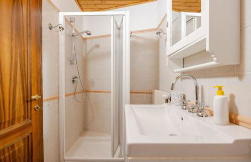 8 Posti letto con Wifi Free, Netflix vicino al Lago di tenno - Foto 13