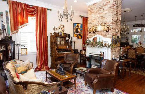 The Dollhouse - 3 Bed, 2 Bath, Walk to Downtown - Foto 5