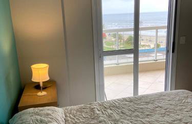 Apartamento vista para o mar, com piscina pé na areia - Foto 10