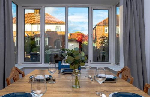 Comfortable 3BR Home, Steps from York Town Centre, Sleeps 6, Free Parking - Foto 15