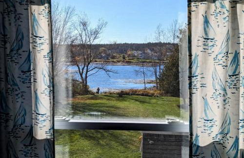 NEW Beachy Watering Cove Cottage - Foto 1