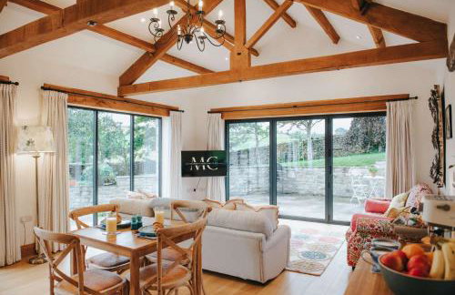 Peaceful Countryside Barn Conversion in the Yorkshire Dales by MCPI Hosting, Perfect for Couples, Small Families & Walkers - Photo 2