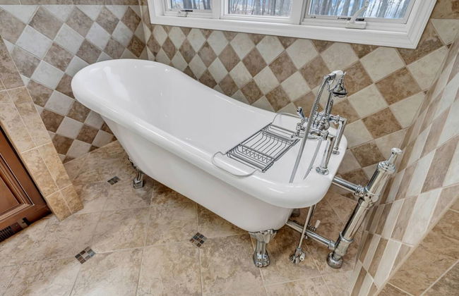 Cozy Private Home W Fireplace Outdoor Kitchen - Photo 31